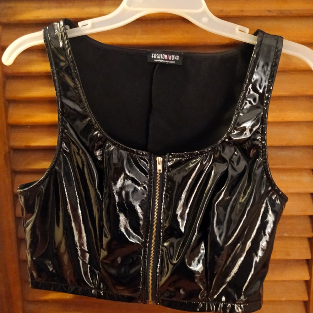 New Year sale Fashion Nova Black Crop top M